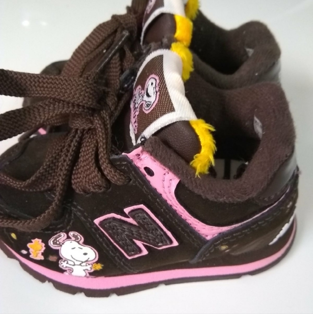 New balance Peanuts girls shoes